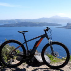 E-bikes Explore Thirasia - Santorini