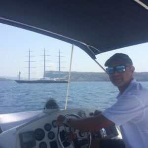 Yannis Daskalakis skipper in Santorini